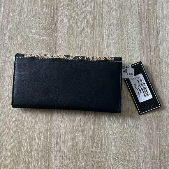 NWT … UNION CODE “RFID” Data Safe Wallet - Picture 2 of 4